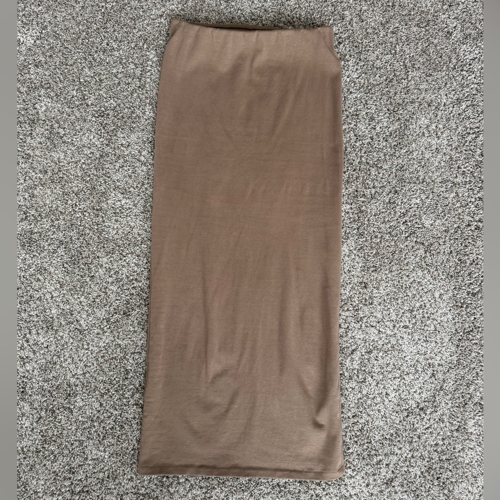 ❌— SOLD —- ❌Zara Midi Skirt